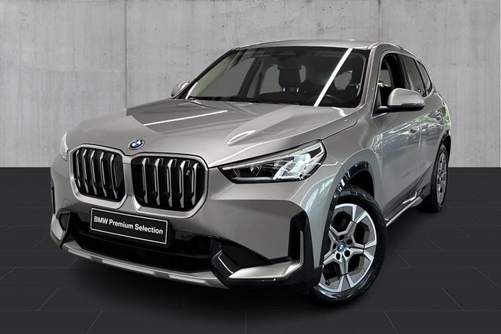 Orange BMW iX1 fra 2023