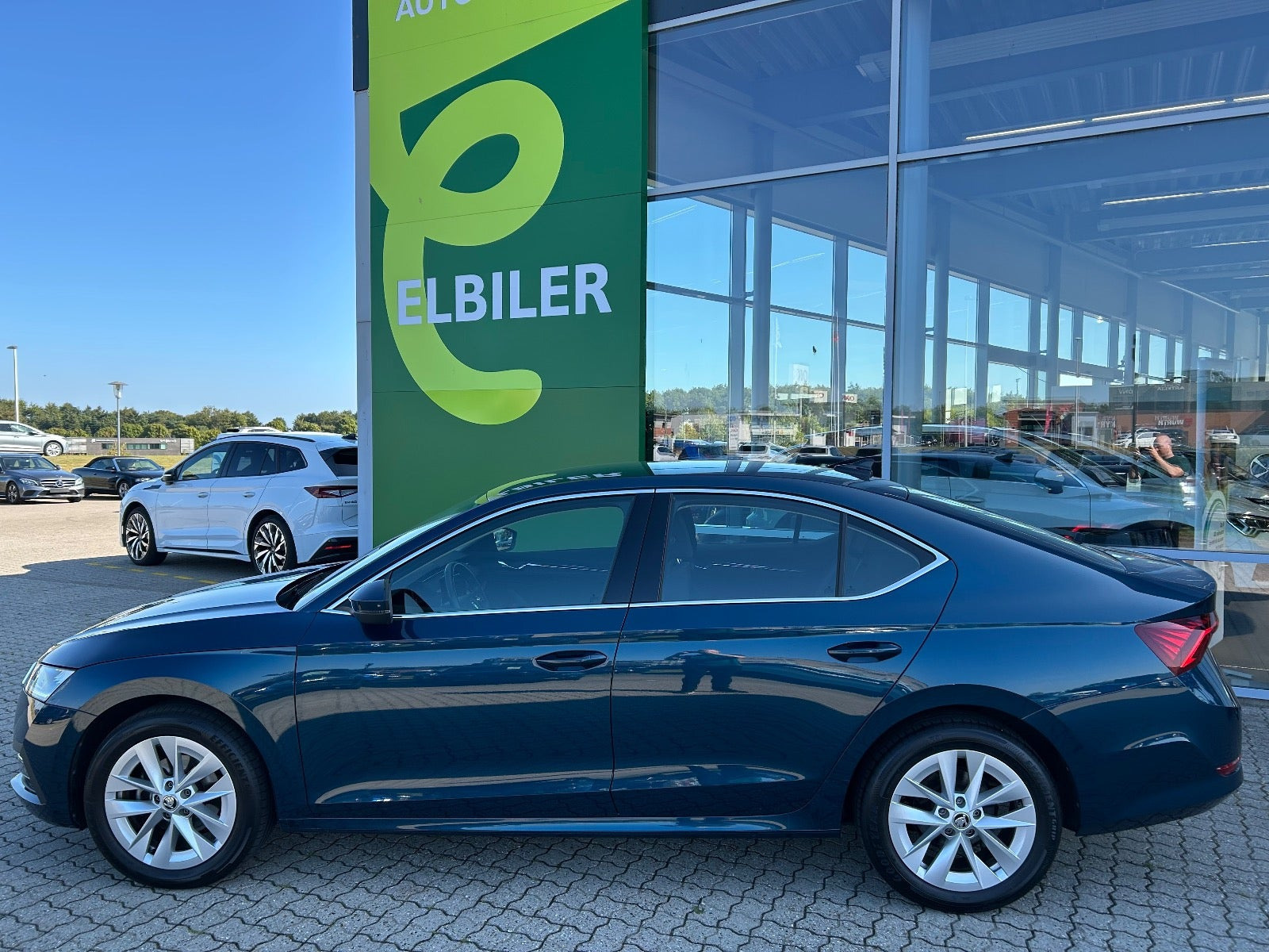 Blå Skoda Octavia fra 2024
