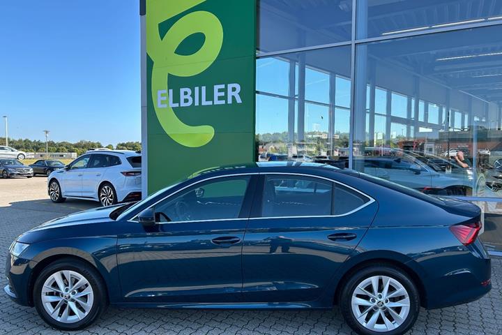 Blå Skoda Octavia fra 2024