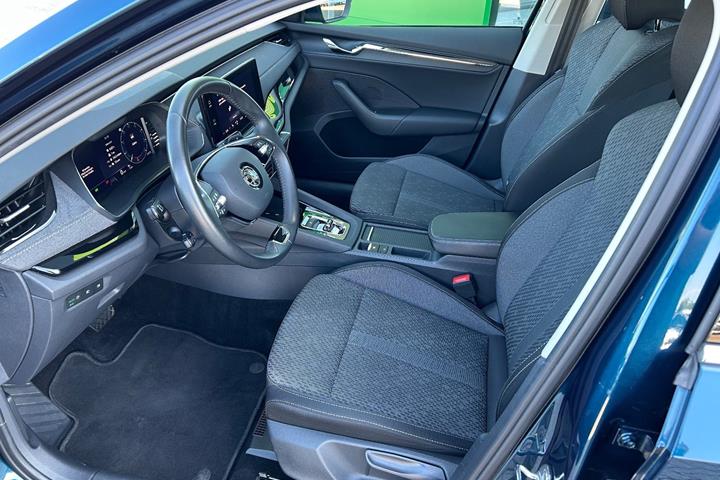 Blå Skoda Octavia fra 2024