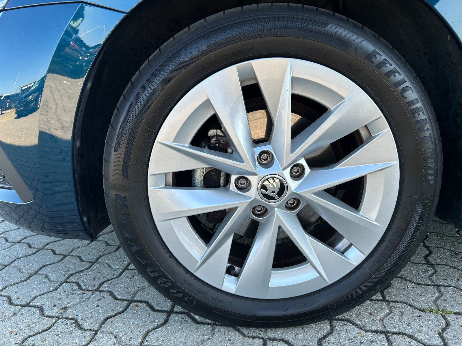 Blå Skoda Octavia fra 2024