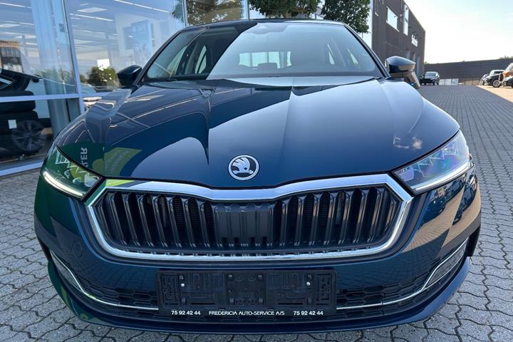 Blå Skoda Octavia fra 2024