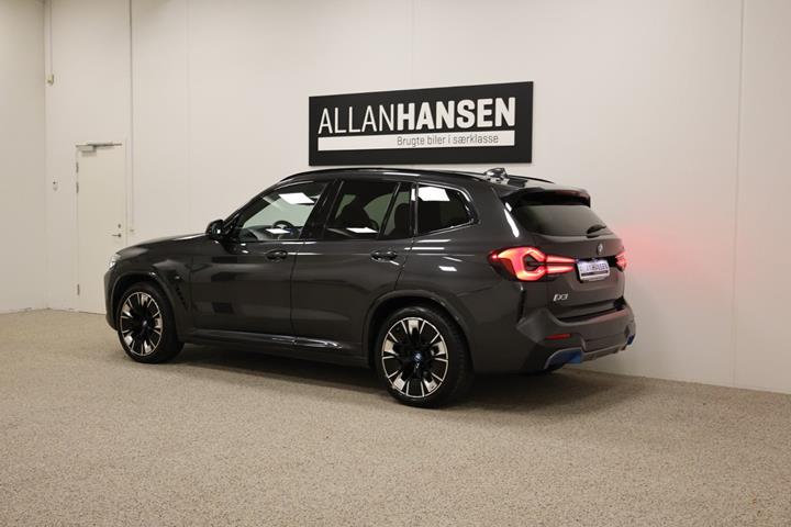 Grå BMW iX3 fra 2022