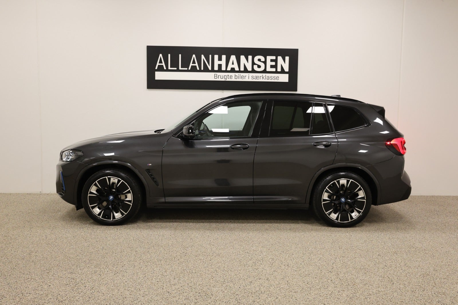 Grå BMW iX3 fra 2022