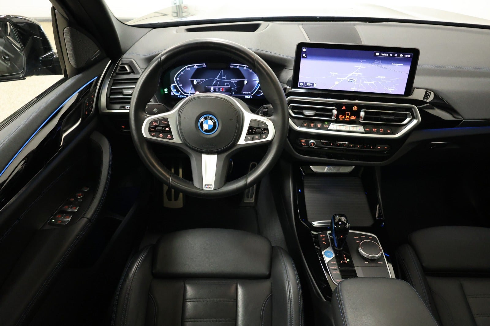 Grå BMW iX3 fra 2022