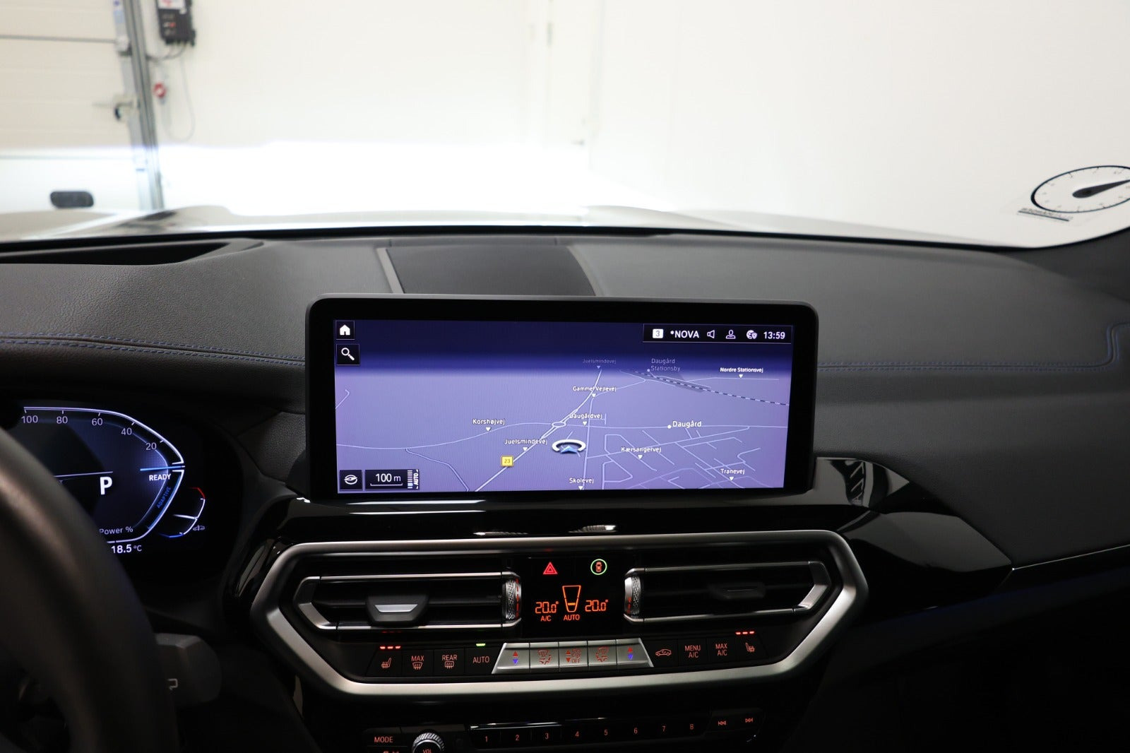Grå BMW iX3 fra 2022