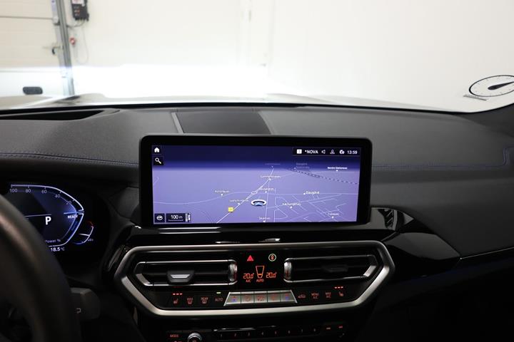 Grå BMW iX3 fra 2022