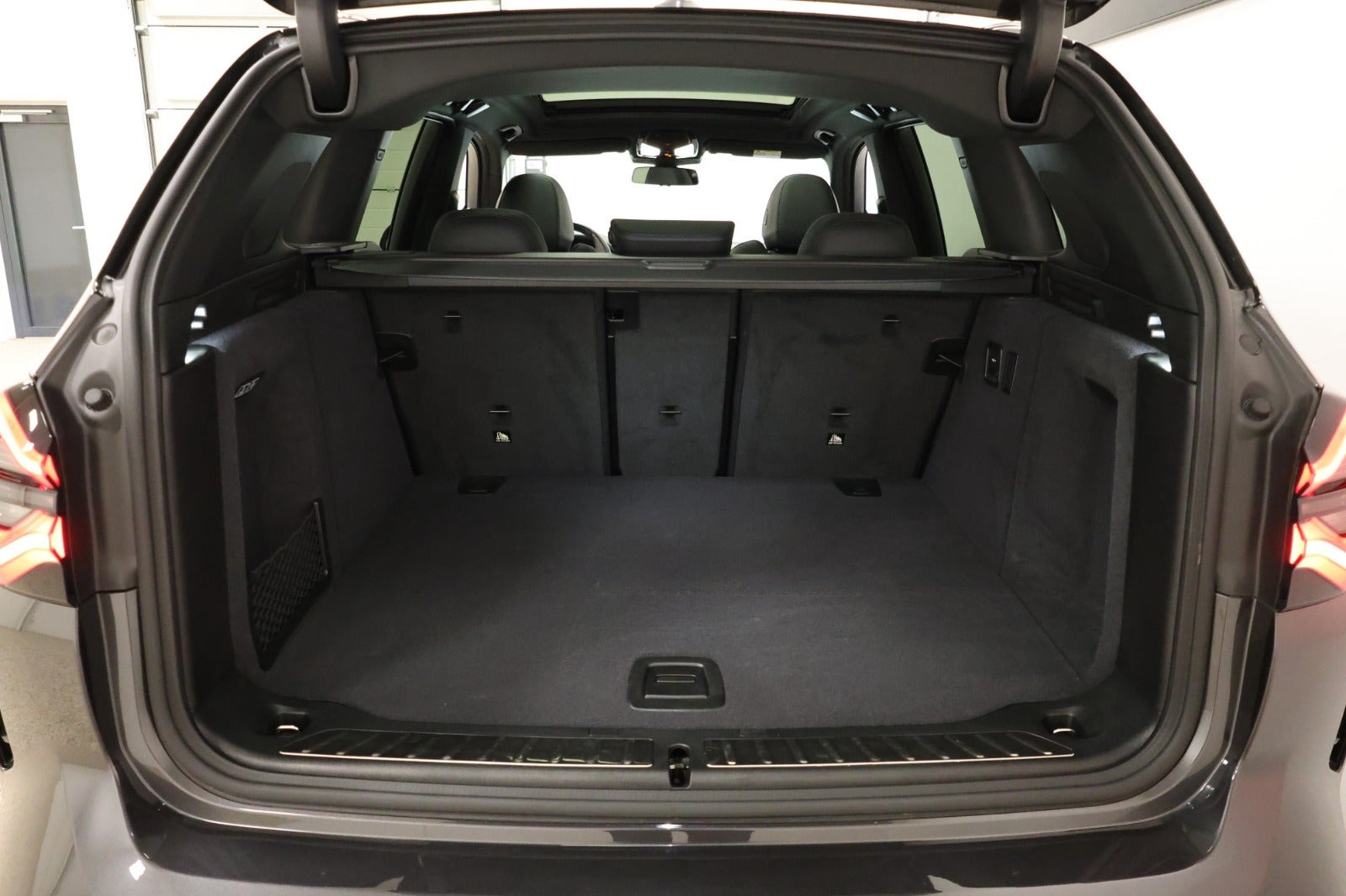 Grå BMW iX3 fra 2022