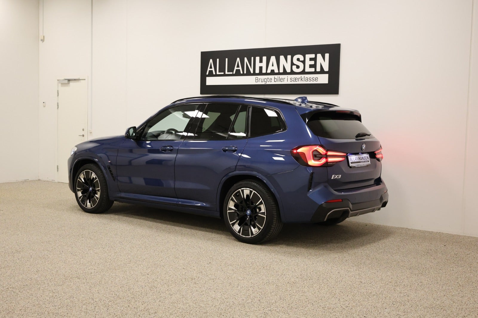 Blå BMW iX3 fra 2023