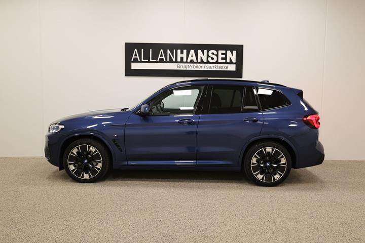 Blå BMW iX3 fra 2023