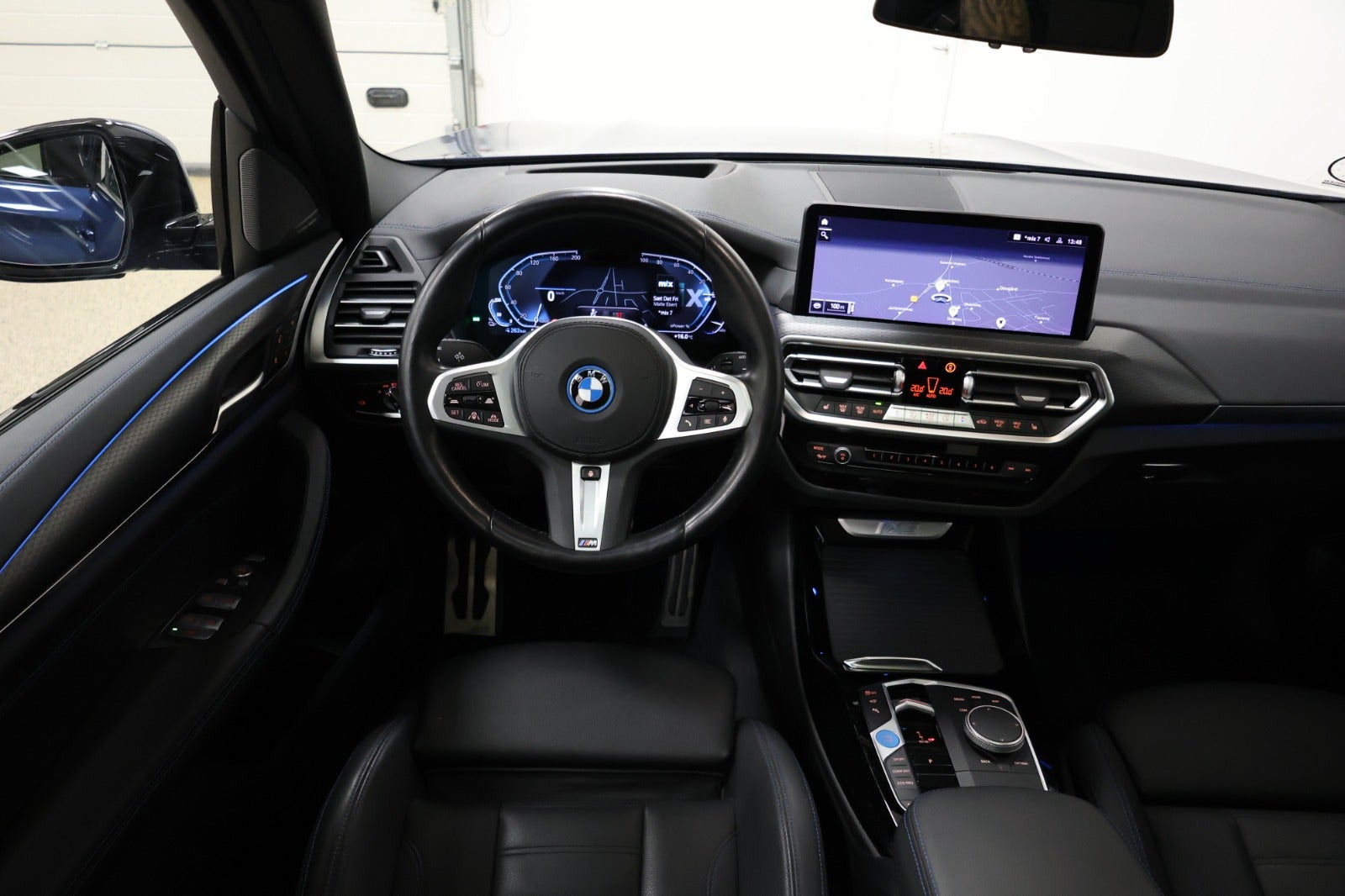 Blå BMW iX3 fra 2023