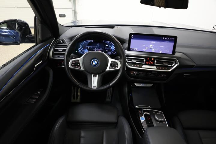 Blå BMW iX3 fra 2023