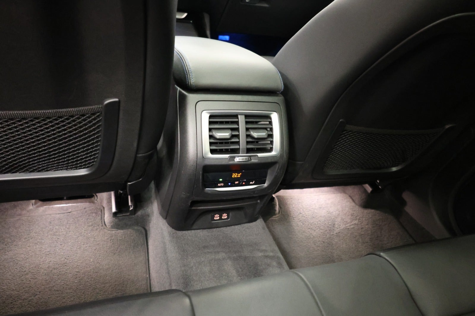 Blå BMW iX3 fra 2023
