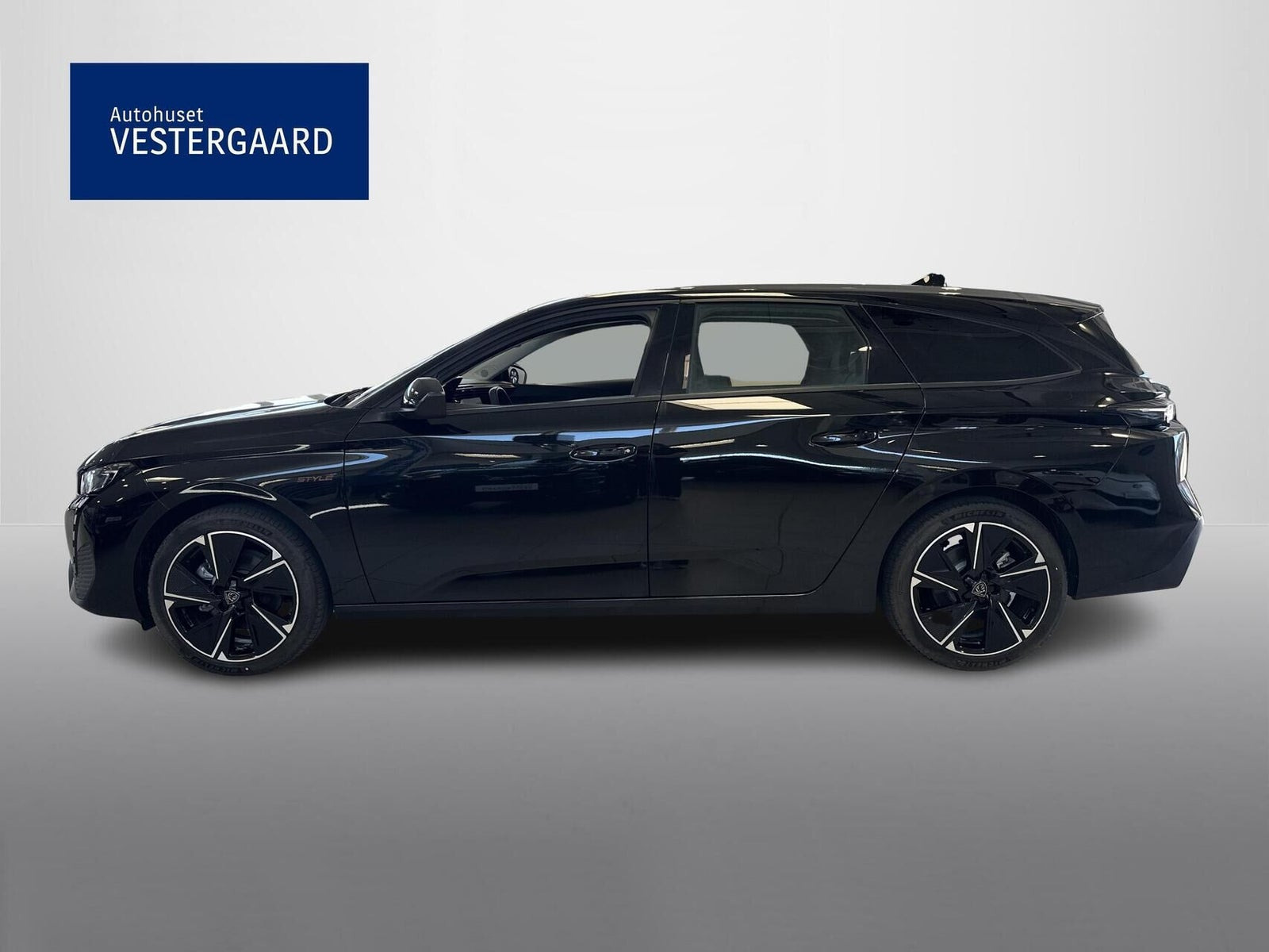 Sort Peugeot E-308 fra 2025