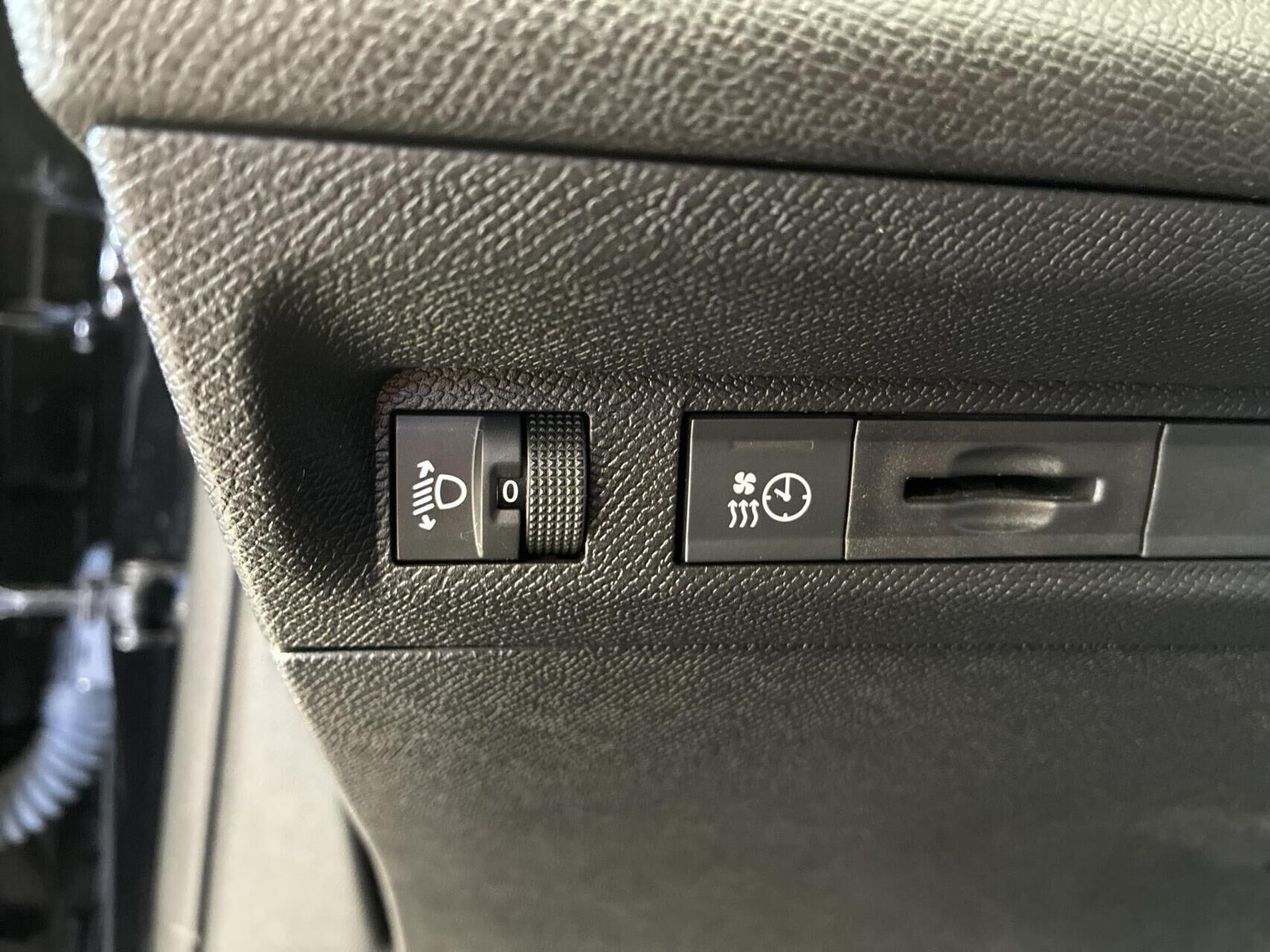 Sort Peugeot E-308 fra 2025