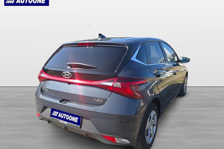 Grå Hyundai i20 fra 2021