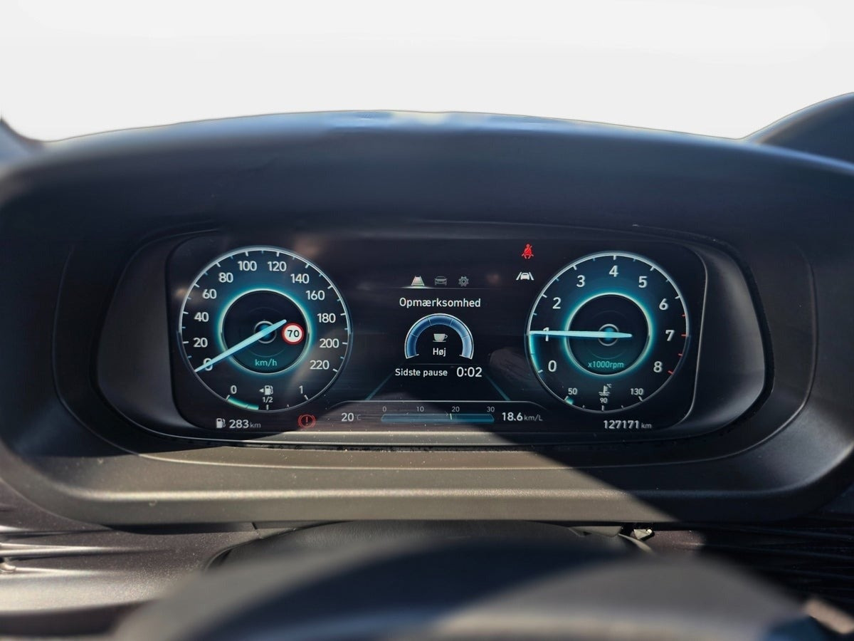 Grå Hyundai i20 fra 2021