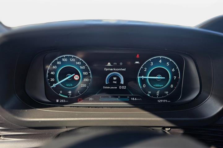 Grå Hyundai i20 fra 2021