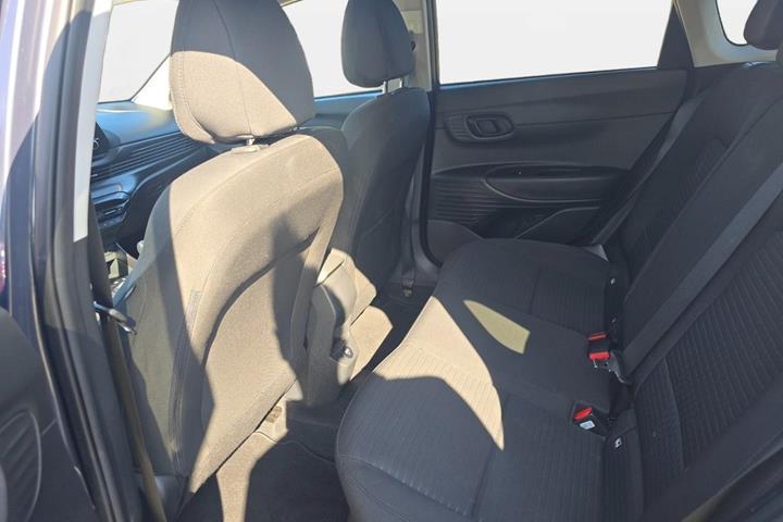 Grå Hyundai i20 fra 2021