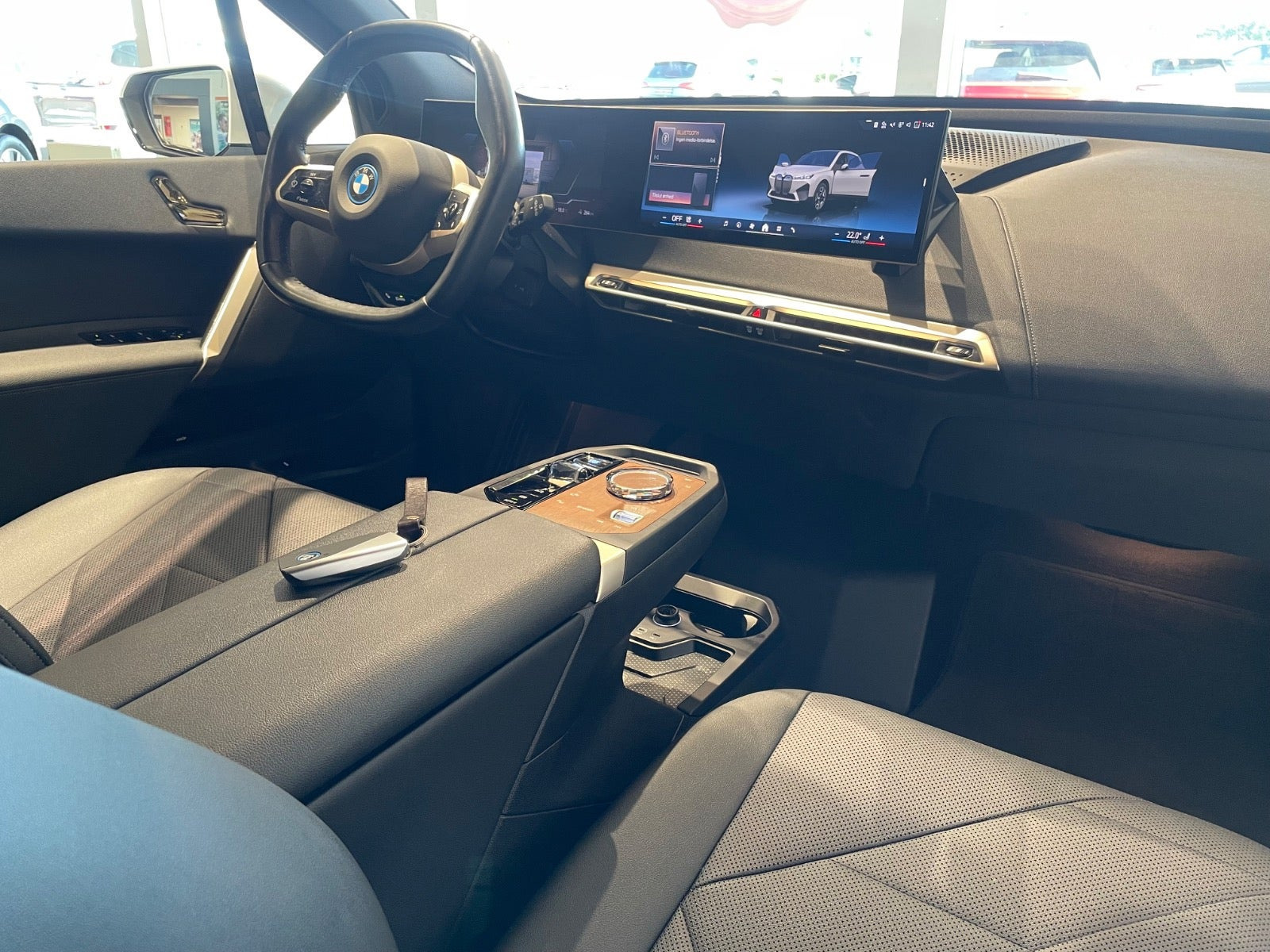 BMW iX xDrive40, 326hp, 2023