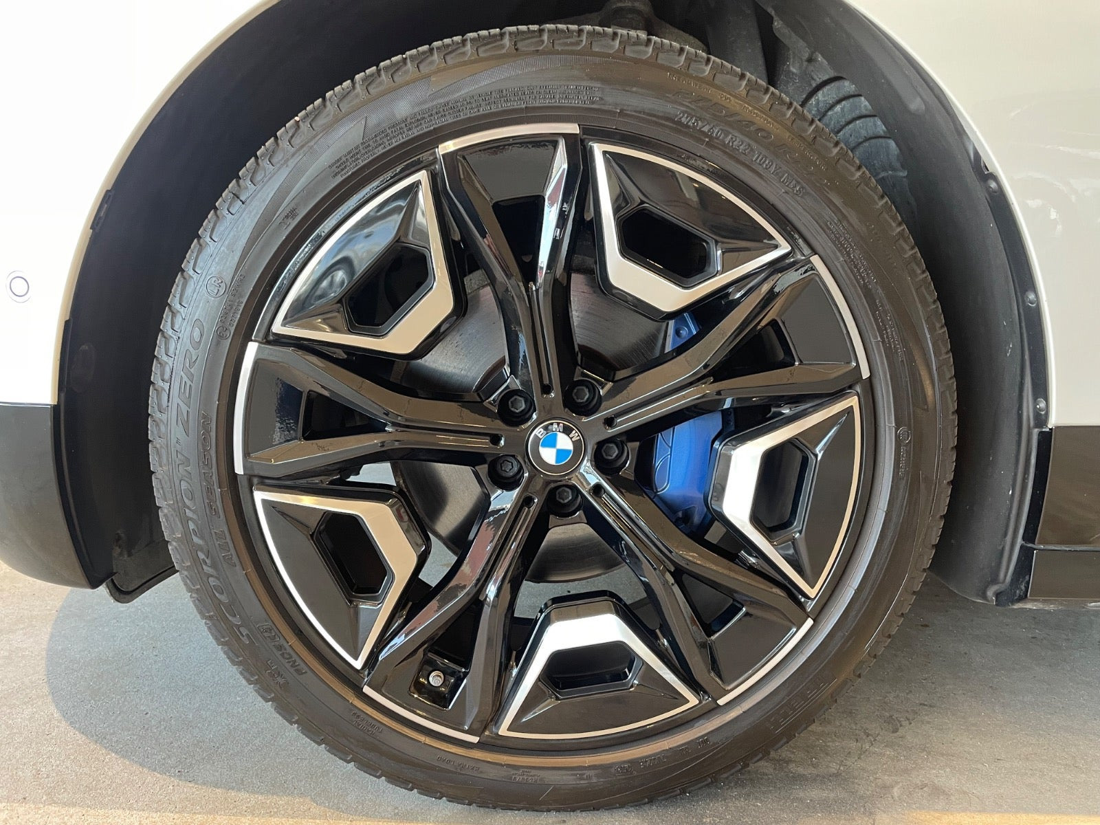 BMW iX xDrive40, 326hp, 2023