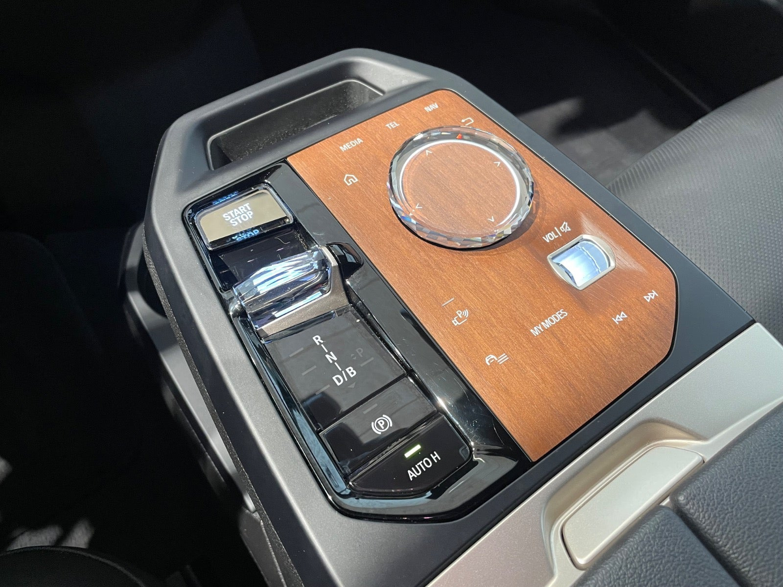 BMW iX xDrive40, 326hp, 2023
