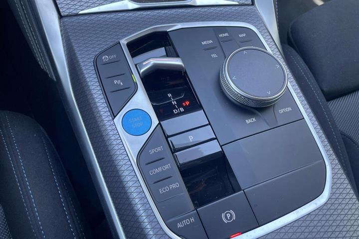 Sort BMW i4 fra 2026