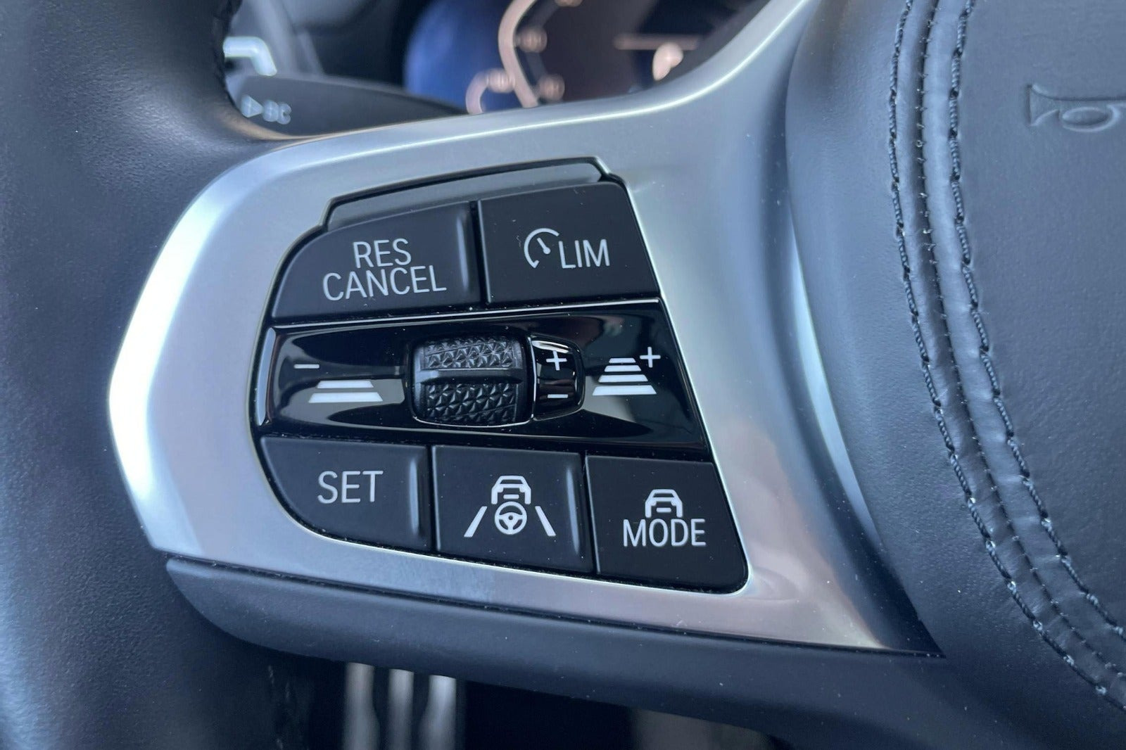 Sølv BMW iX3 fra 2024