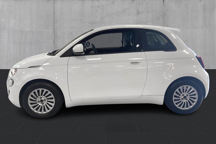 Hvid Fiat 500e fra 2023