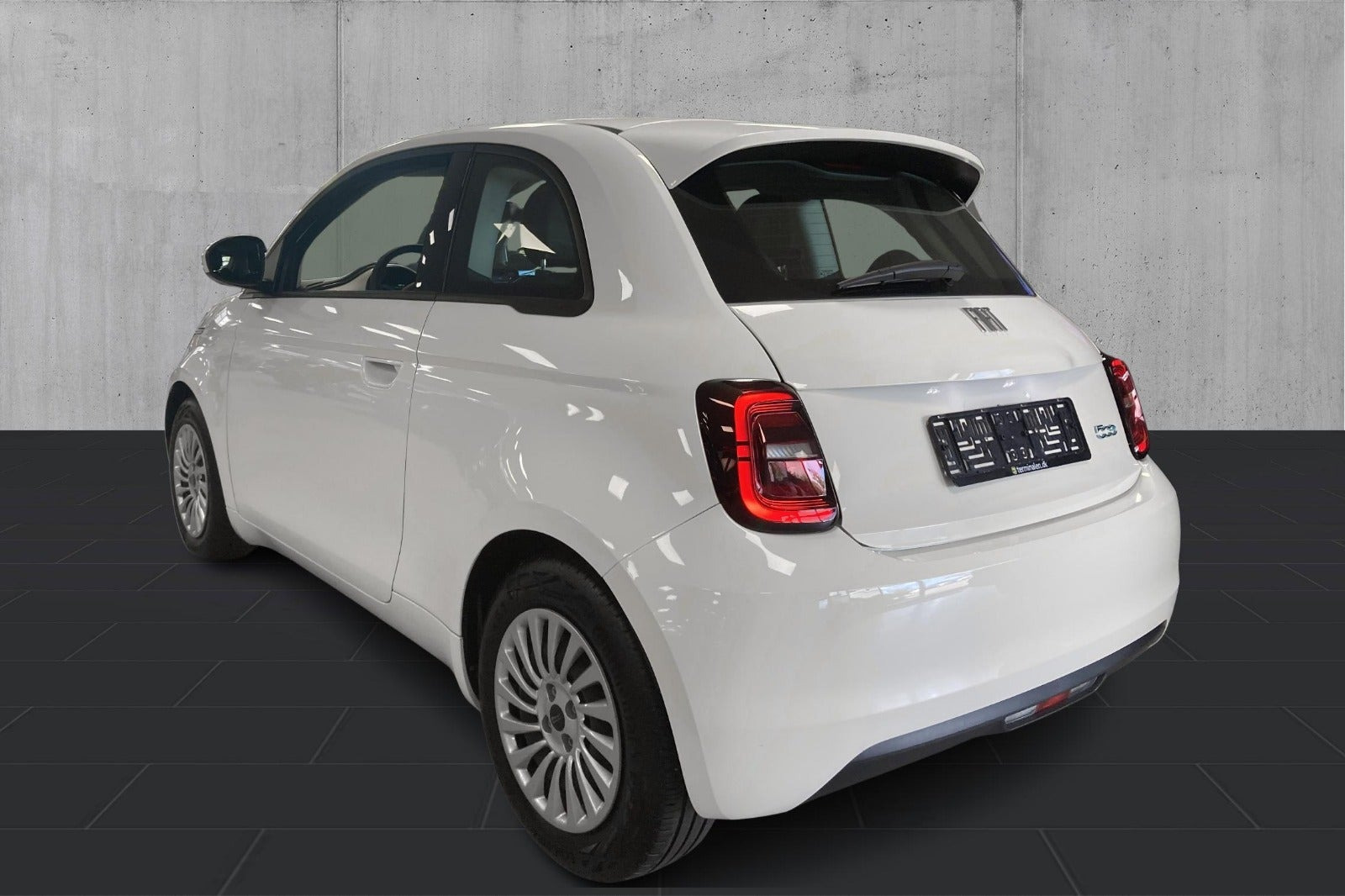 Hvid Fiat 500e fra 2023