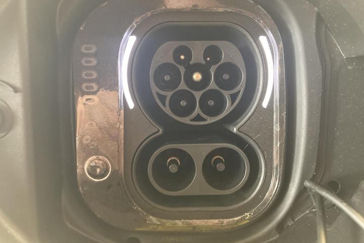 Hvid Fiat 500e fra 2023