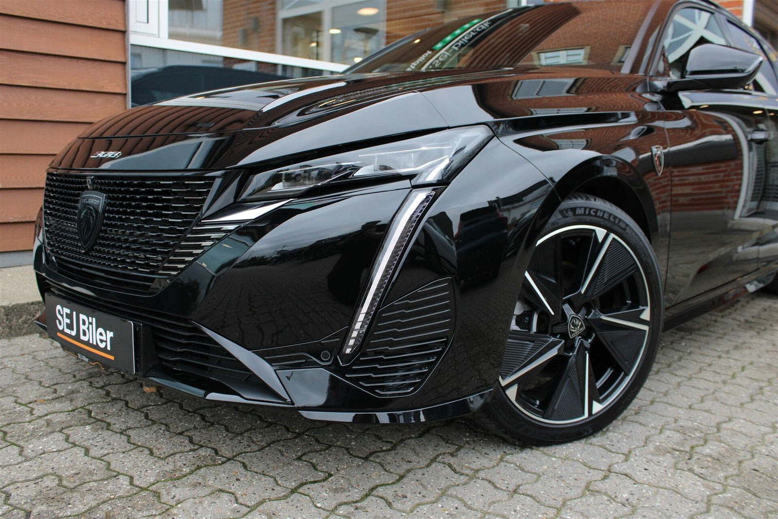 Sort Peugeot E-308 fra 2024