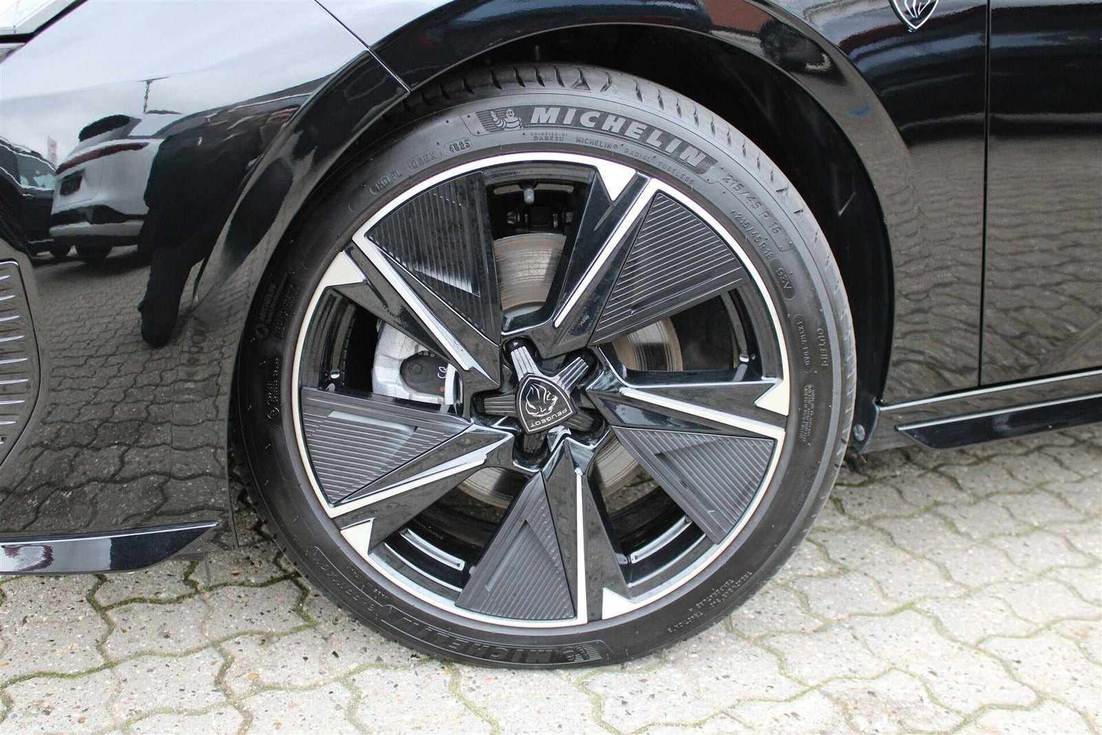 Sort Peugeot E-308 fra 2024