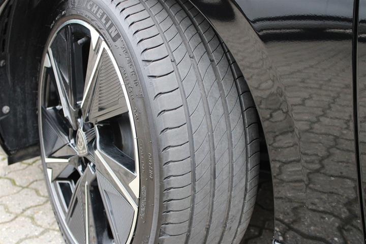 Sort Peugeot E-308 fra 2024