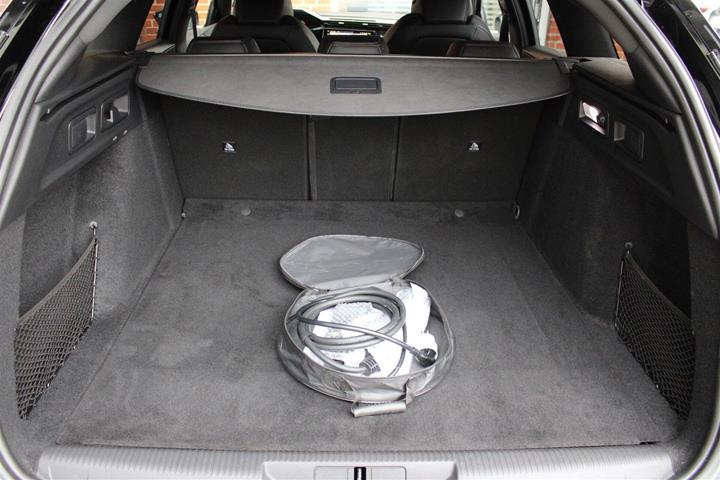 Sort Peugeot E-308 fra 2024