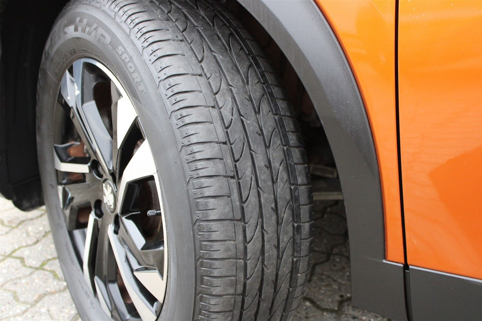 Orange Peugeot e-2008 fra 2022