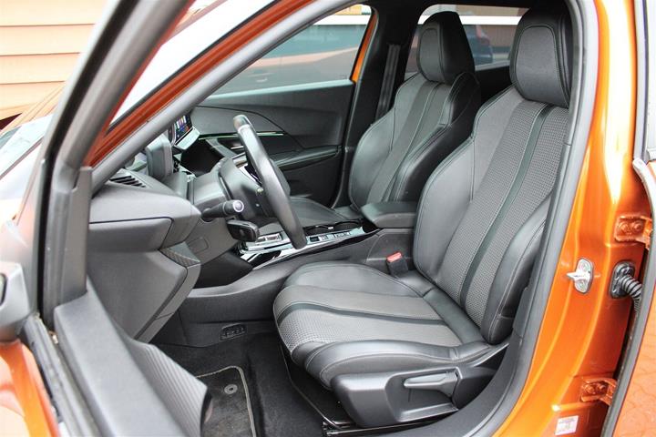 Orange Peugeot e-2008 fra 2022
