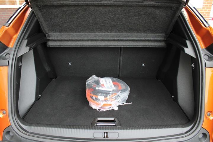 Orange Peugeot e-2008 fra 2022