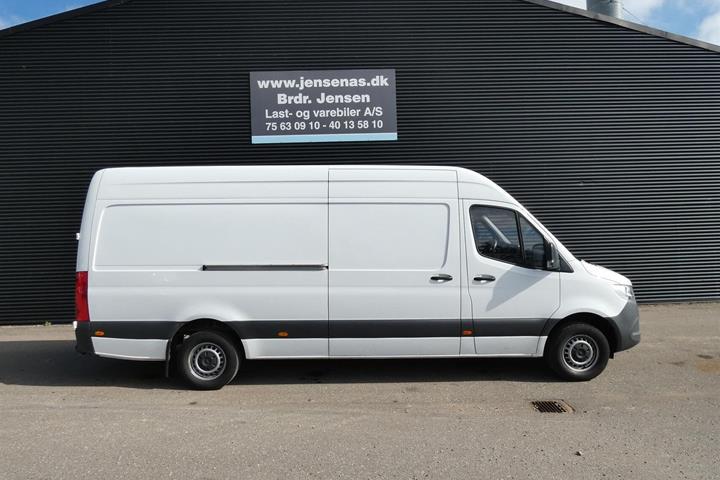 Hvid Mercedes Sprinter 317 fra 2023