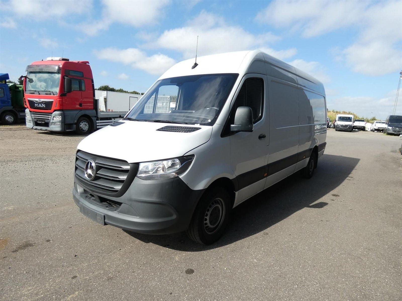 Hvid Mercedes Sprinter 317 fra 2023