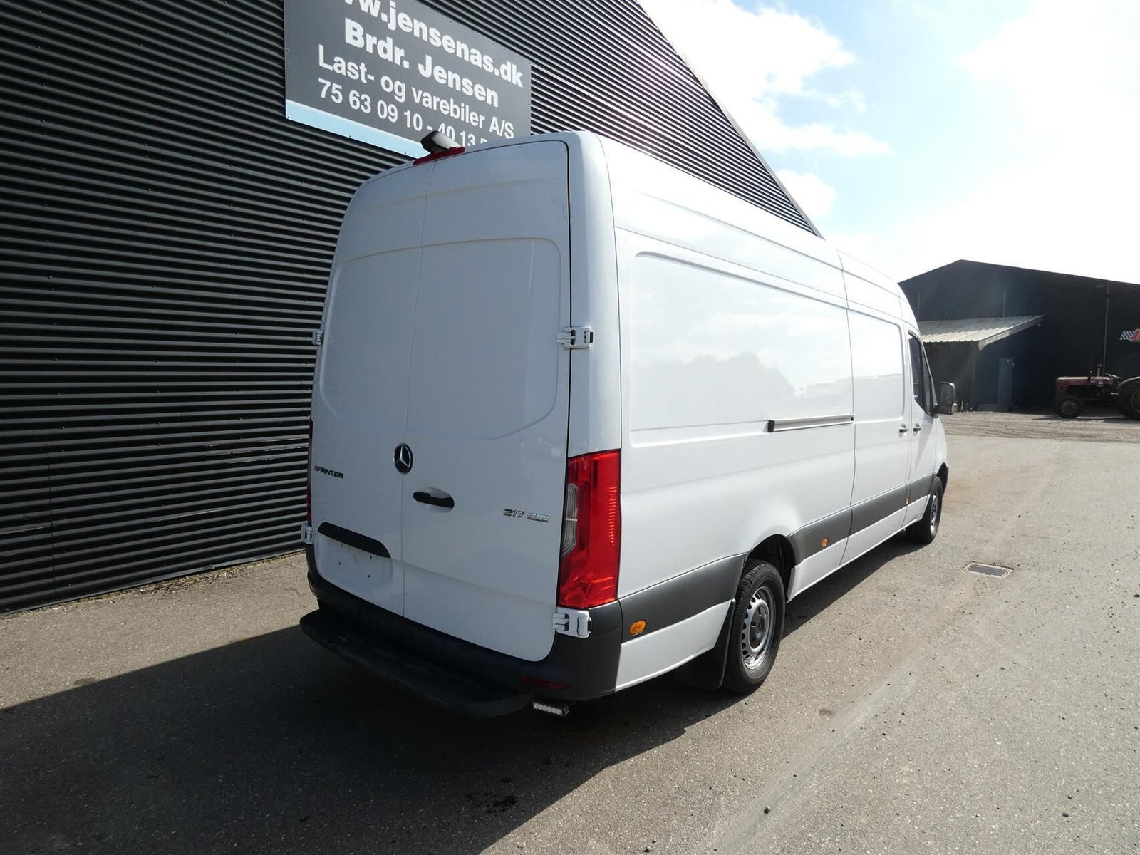 Hvid Mercedes Sprinter 317 fra 2023
