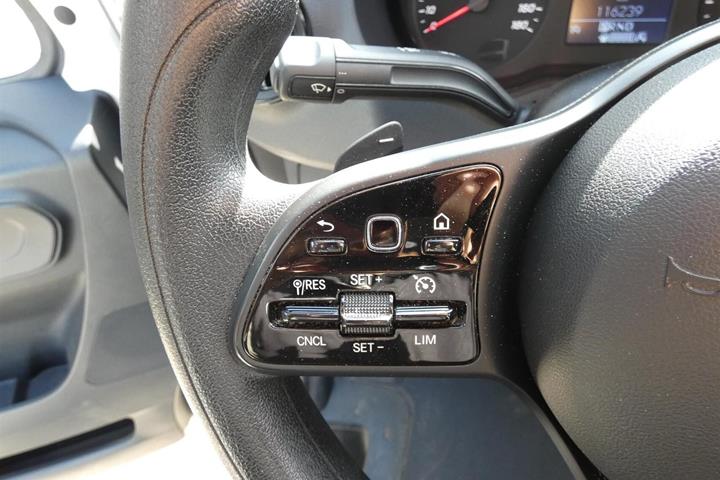Hvid Mercedes Sprinter 317 fra 2023