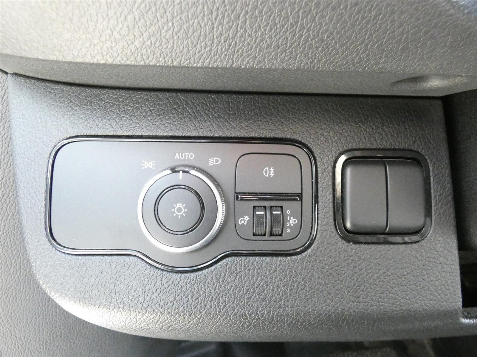 Hvid Mercedes Sprinter 317 fra 2023