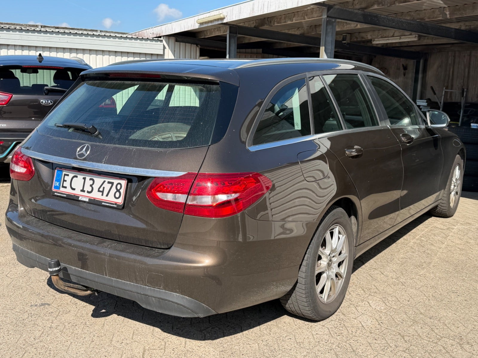 Brun Mercedes C200 d fra 2016