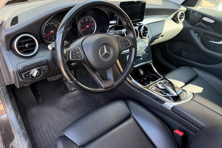 Brun Mercedes C200 d fra 2016