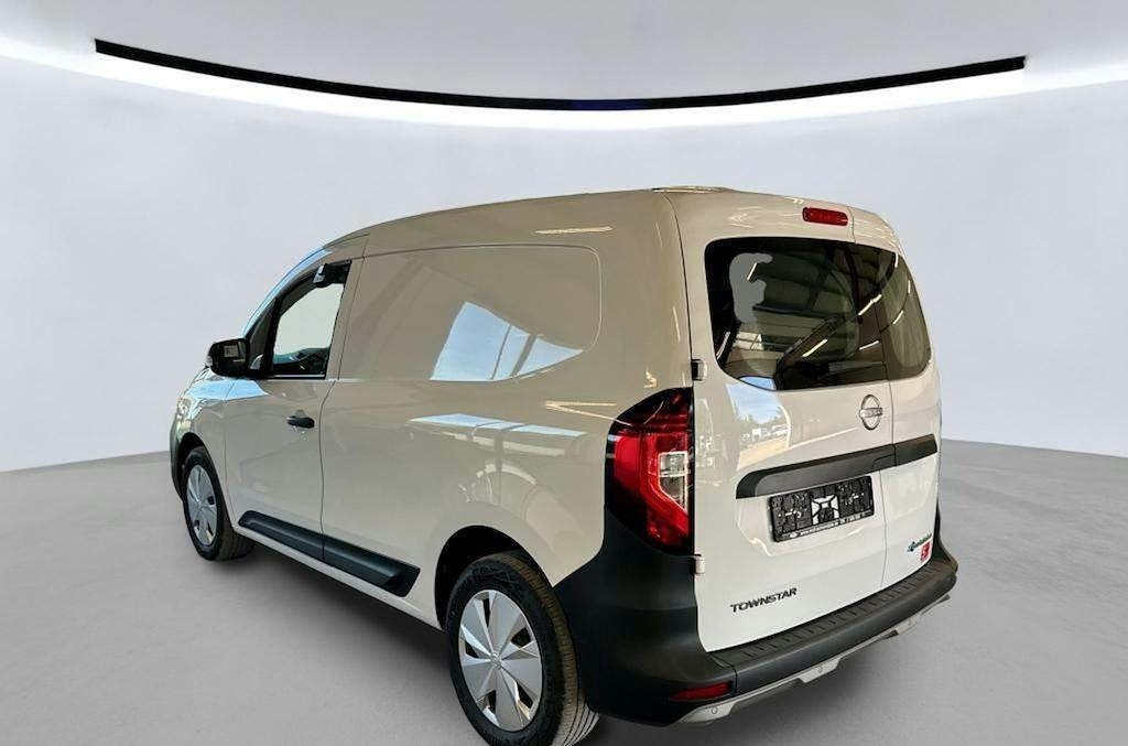 Hvid Nissan Townstar fra 2023