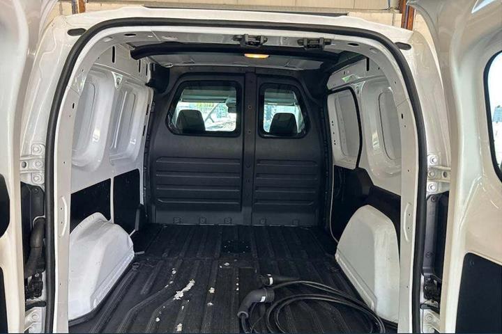 Hvid Nissan Townstar fra 2023