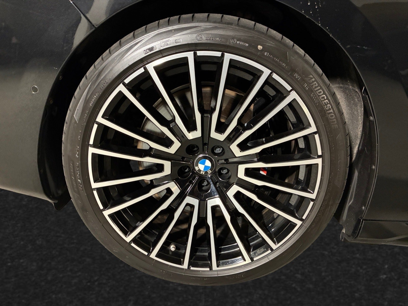 Sort BMW i7 fra 2024