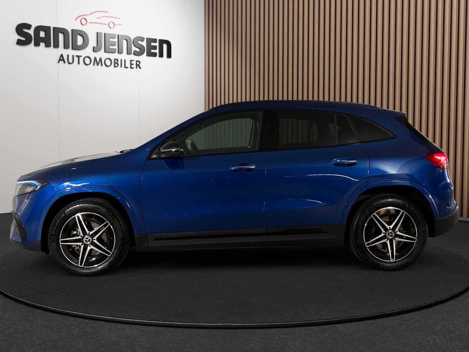 Blå Mercedes EQA250+ fra 2025
