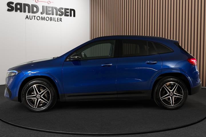 Blå Mercedes EQA250+ fra 2025
